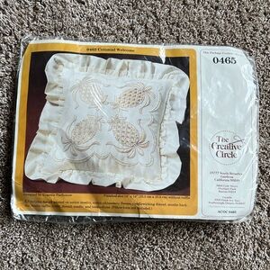The Creative Circle VTG 1984 Needlework Pillow Cover Kit UNOPENED 0465 Pineapple